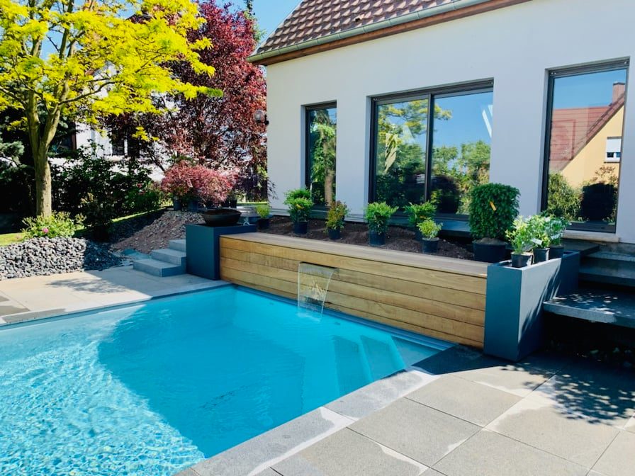 Piscine et son aménagement paysager aux alentours de Ribeauvillé dans le Haut-Rhin Mulhouse 0