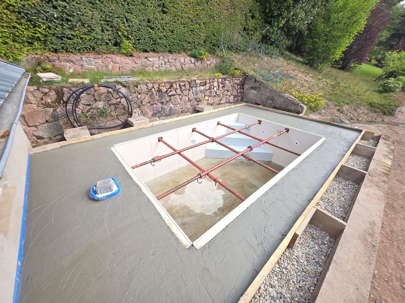 COULAGE DALLE BETON PISCINISTE COLMAR MGCREATION | MG création Pisciniste Colmar : Réalisation d’une piscine XS Erstein 7