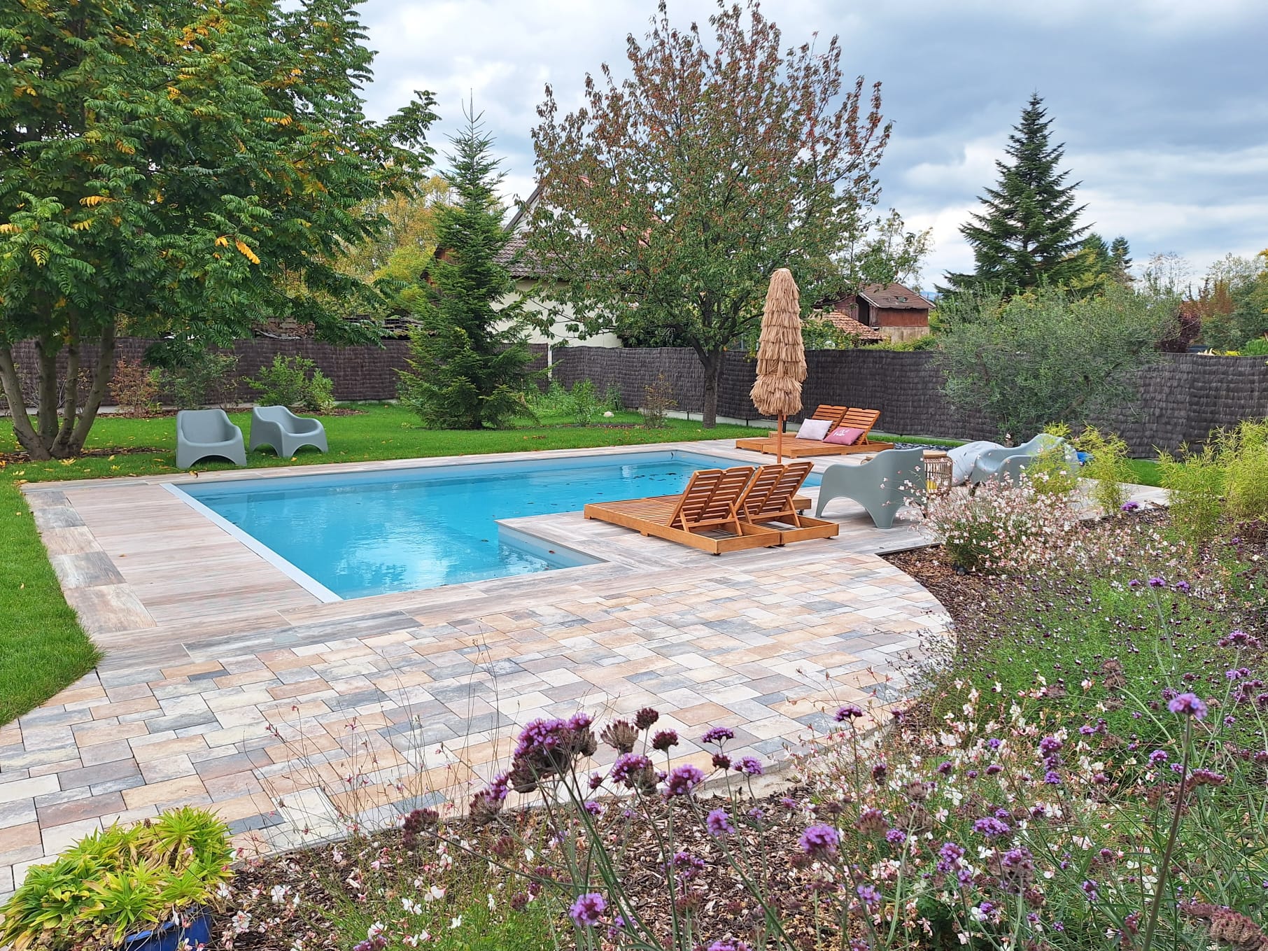 Projet piscine : pourquoi pr&eacute;parer son projet d&egrave;s la fin de l&rsquo;&eacute;t&eacute; ? S&eacute;lestat