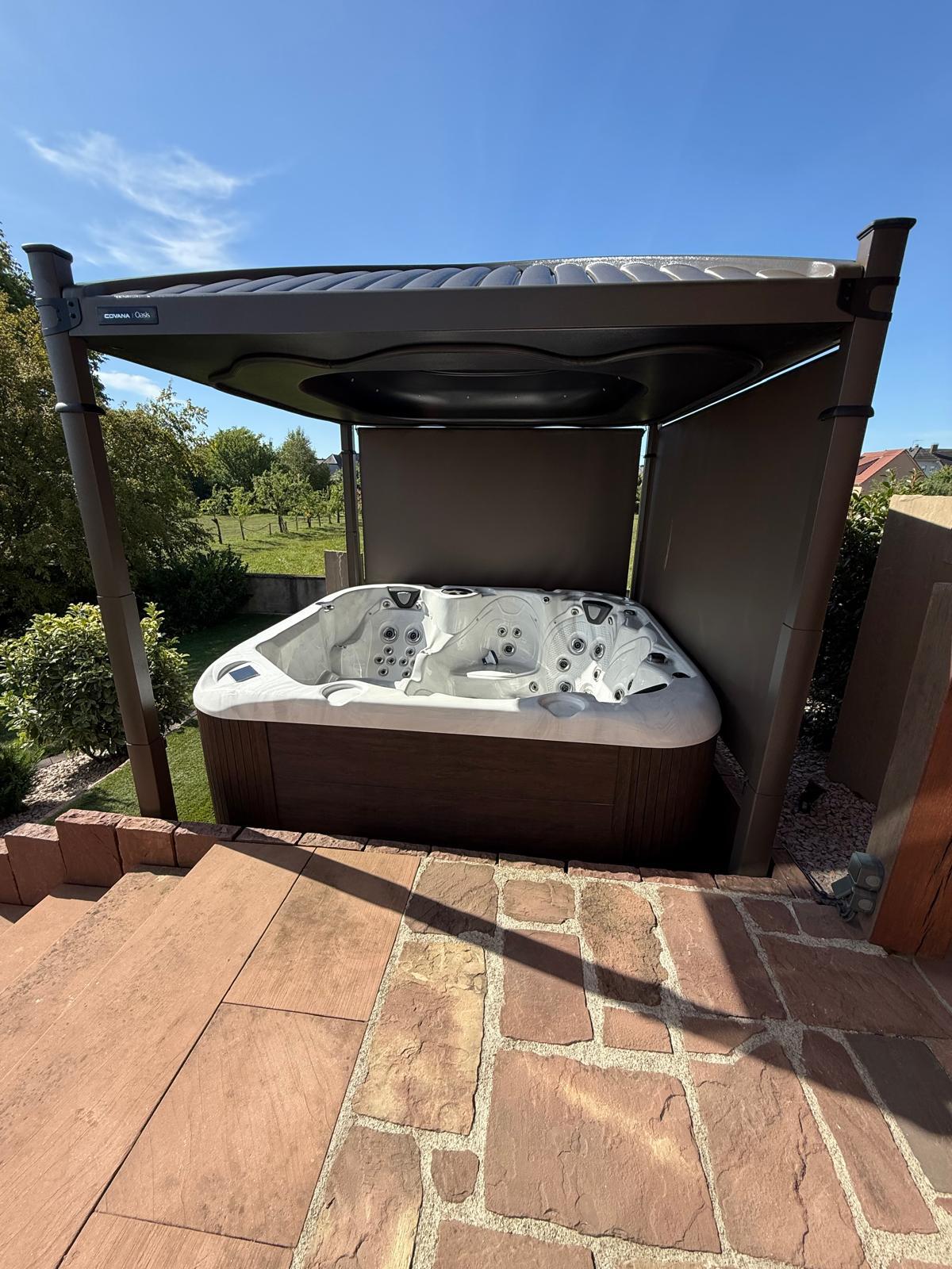 COVANNA Oasis | Le couvercle automatis&eacute; pour spa Saint-Di&eacute;-des-Vosges