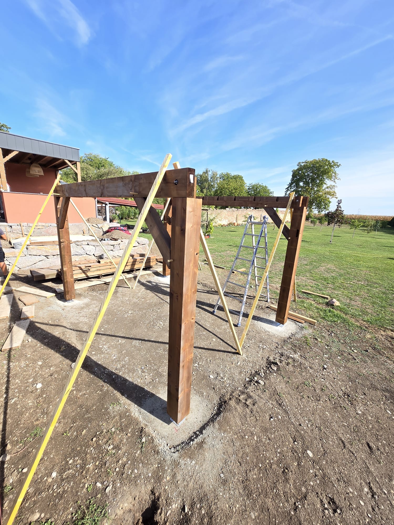 MONTAGE ABRI BOIS WIDENSOLEN COLMAR MG CREATION | MG création Pergolas bois près de Colmar : Une réalisation MG Création Colmar 3